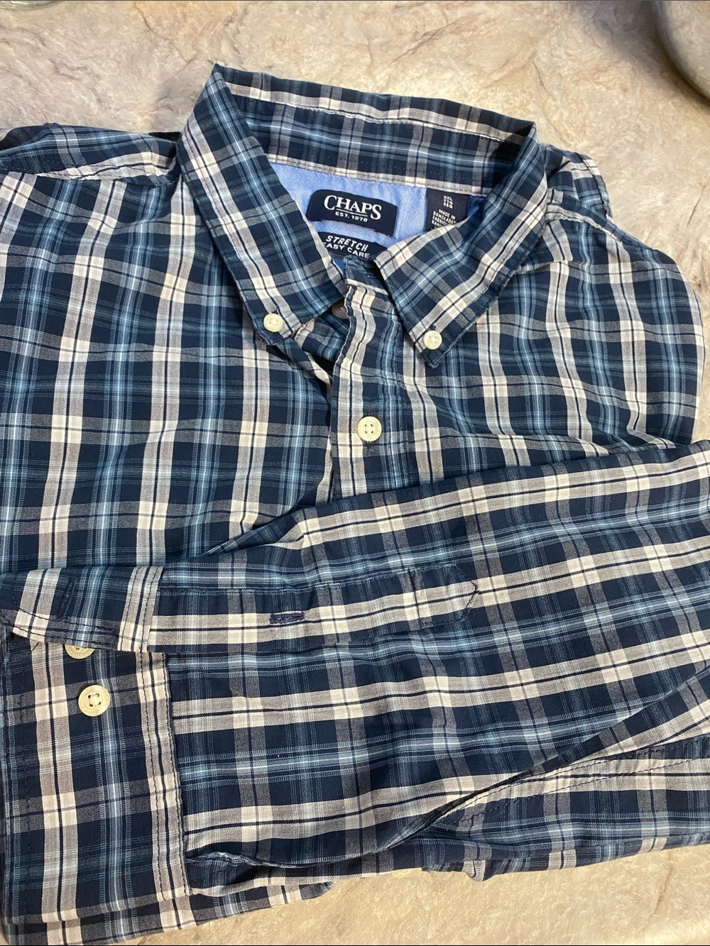 Chaps Men's Blue and White Plaid Button-Down Shirt